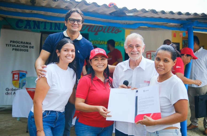 Gobernación del Atlántico entrega títulos de propiedad en Juan de Acosta