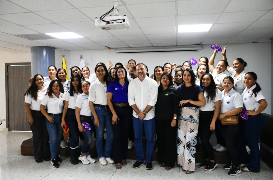 Gobernación del Atlántico financia licencias de conducción a mujeres del proyecto ‘Ellas Transforman Industria y Territorio