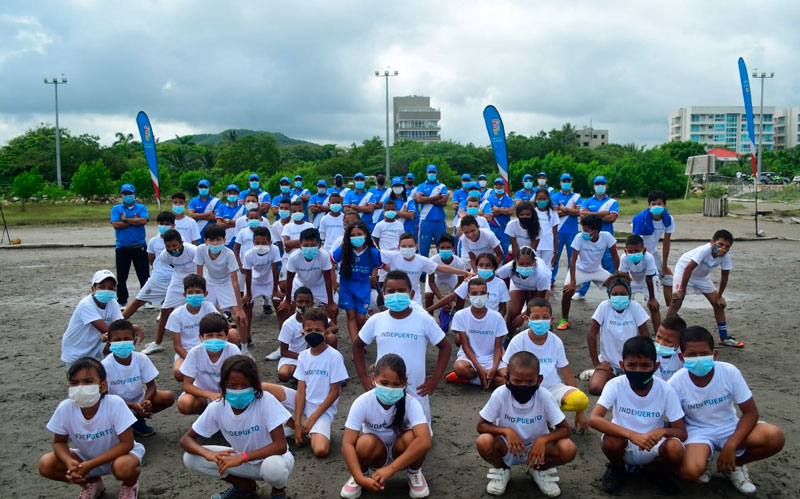 Fotografía Niños participando en evento de Indeportes Atlántico