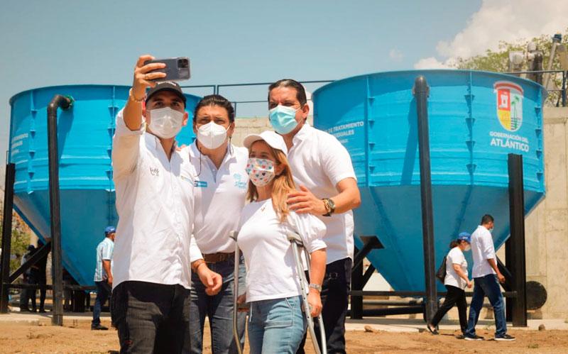 Fotografía de gobernadora Elsa Noguera con Ministro de vivienda