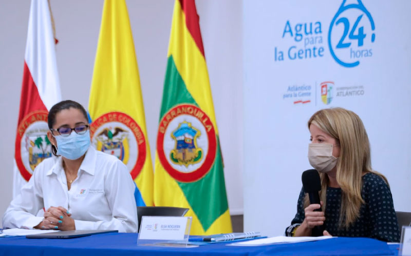 Fotografía de la Gobernadora Elsa Noguera con la Secretaría de Agus del departamento