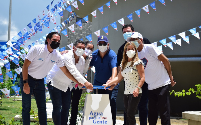 Fotografía de inauguración de acueducto