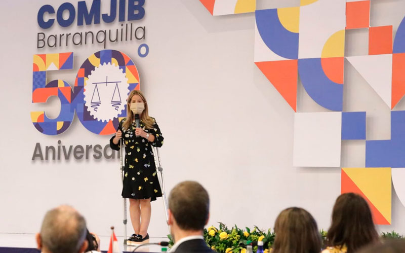 Fotografía de Gobernadora en el evento clausura de la Conferencia de Ministros de Justicia de los Países Iberoamericanos (COMJIB)