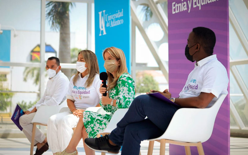 Fotografía Gobernadora en evento nueva política de equidad de género
