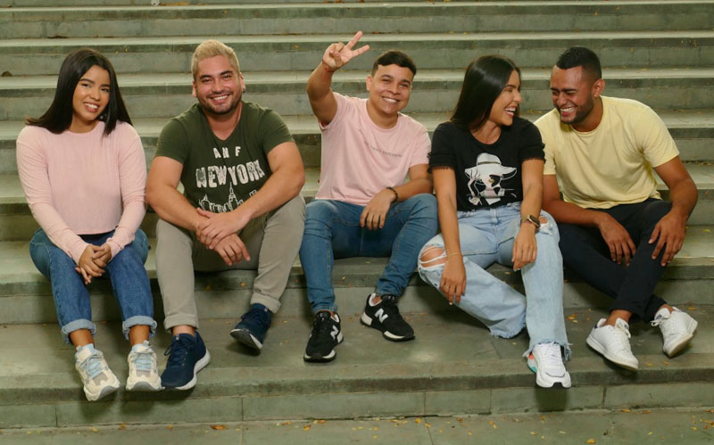 Fotografía de grupo jóvenes del departamento del Atlántico
