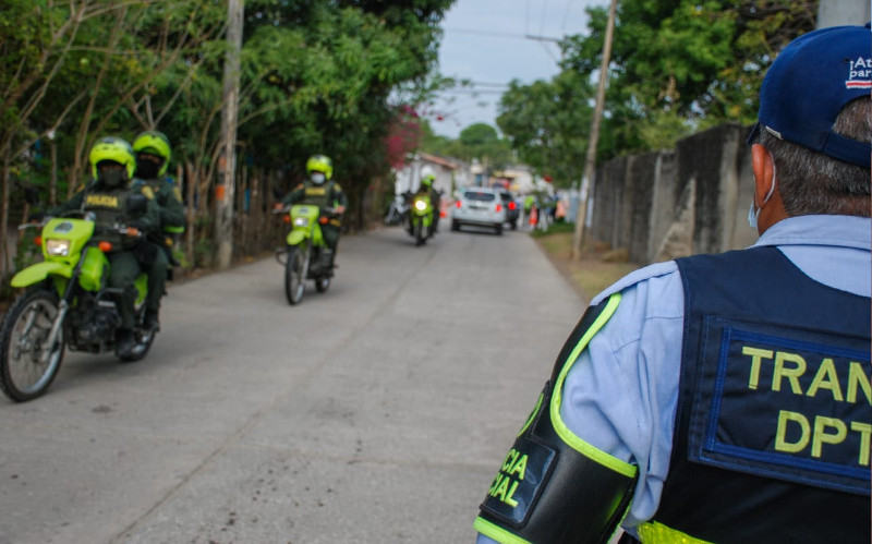 Fotografía operativo del Transito Atlántico con Policía nacional
