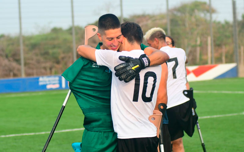 Foto jugadores de Uruguay festejando clasificación