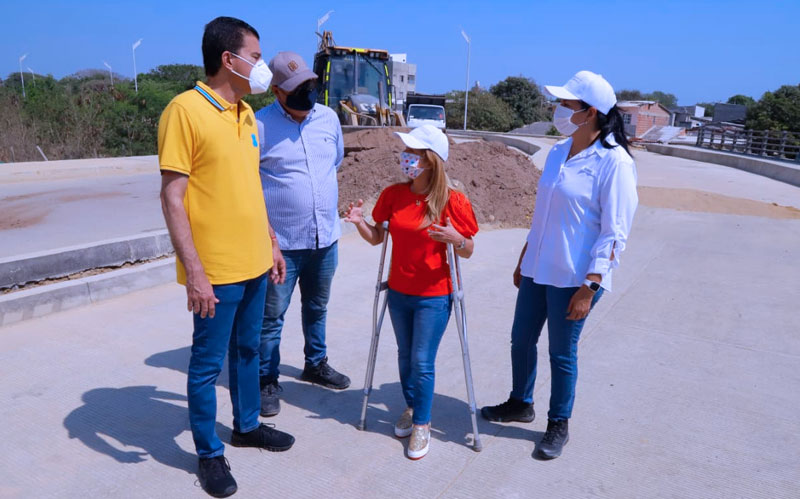Fotografía de la Gobernadora Elsa Noguera en El corredor El Salao-Platanal