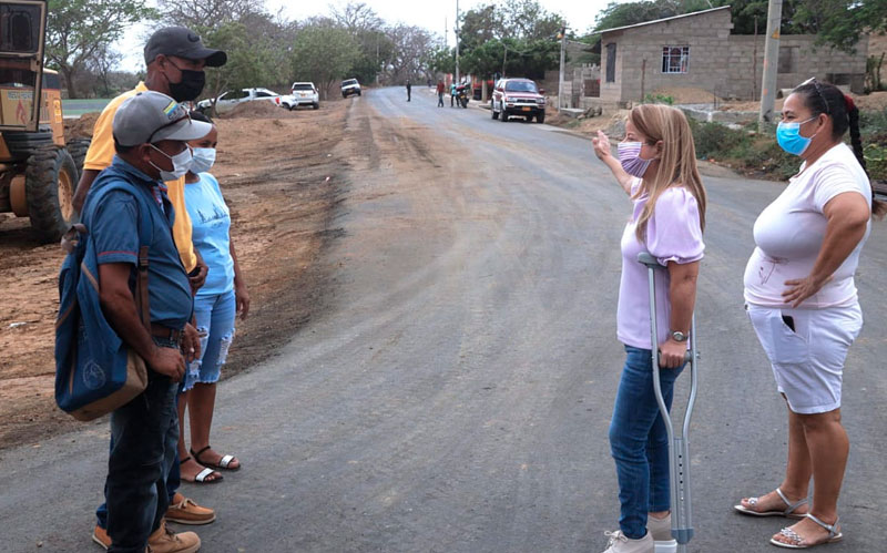 Fotografía gobernadora Elsa Noguera en vía Hibacharo