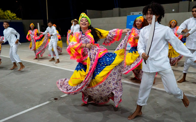 Fotografía de integrantes de una Danza del Atlántico