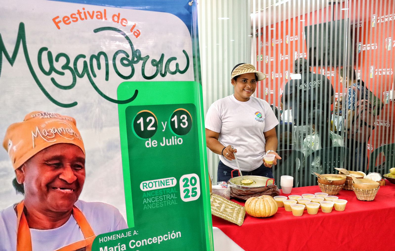 Matrona del municipio de Rotinet, promocionando el Festival de la Mazamorra en la Gobernación