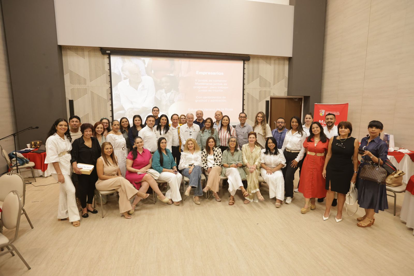 Cincuenta empresarios sellan alianza con “Mi Colegio Bacano” de la Gobernación del Atlántico Cincuenta empresarios sellan alianza con “Mi Colegio Bacano” de la Gobernación del Atlántico