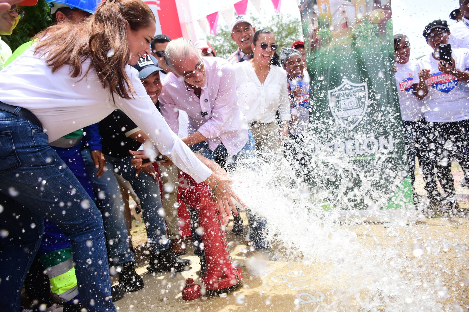 Gobernador Verano en entrega de acueducto en Repelón c111