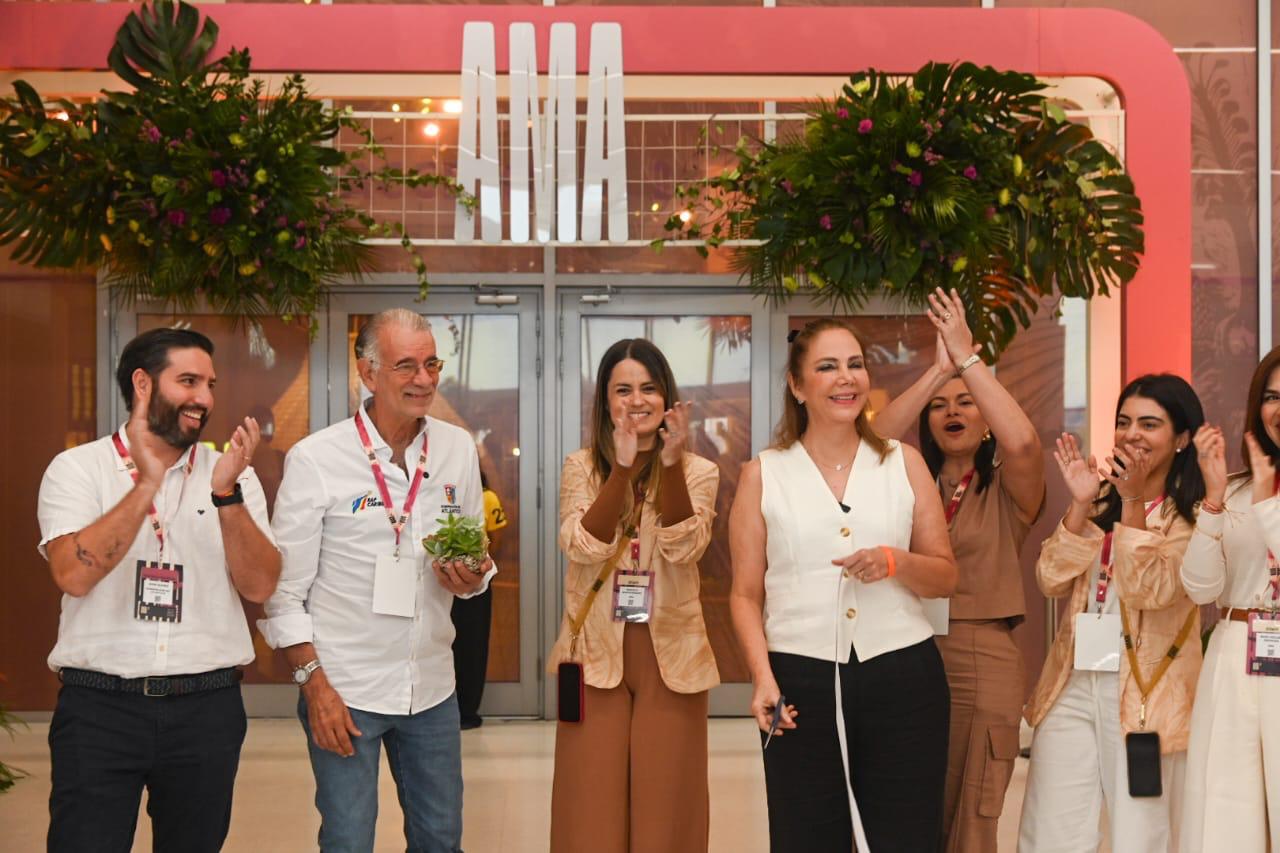 Celebración por cierre de la Feria AMA c142