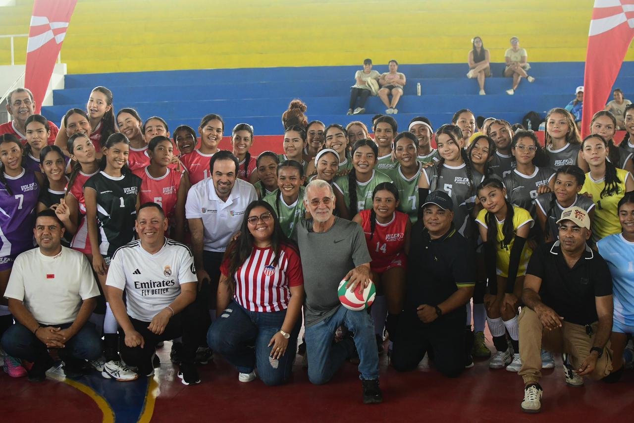 Gobernador Verano con deportistas mujeres c153
