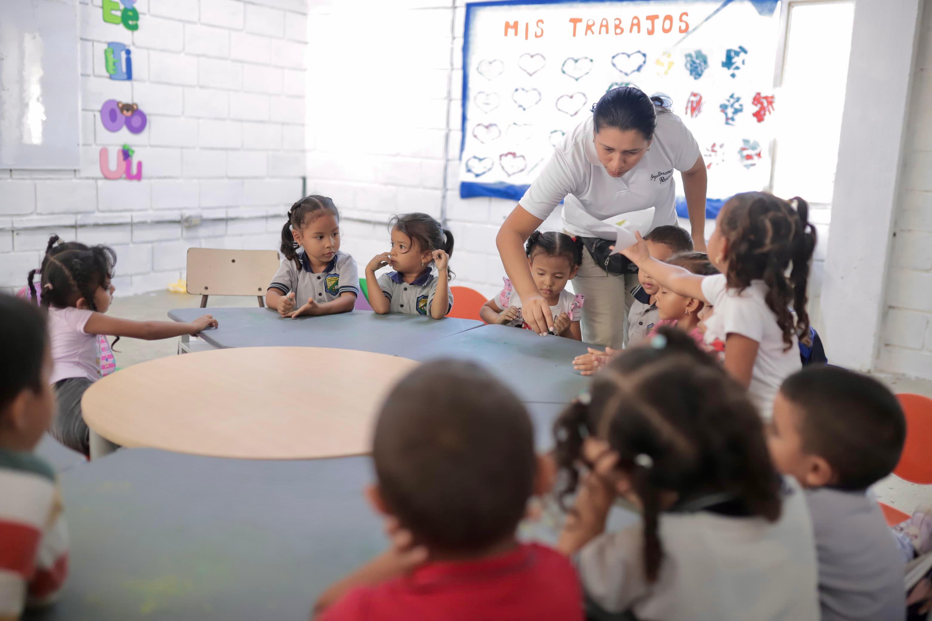 Atlántico eleva la excelencia docente: 212 maestros logran ascenso y reubicación salarial tras riguroso proceso de evaluación Atlántico eleva la excelencia docente: 212 maestros logran ascenso y reubicación salarial tras riguroso proceso de evaluación