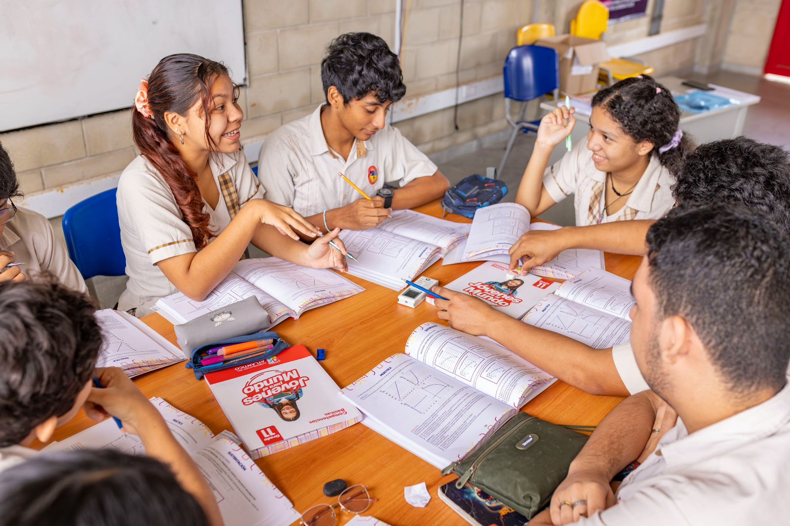 Estudiantes durante su jornada escolar 
