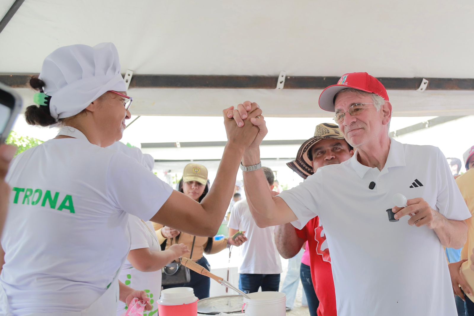 Gobernador Verano, junto a la matrona del festival de la Mazamorra
