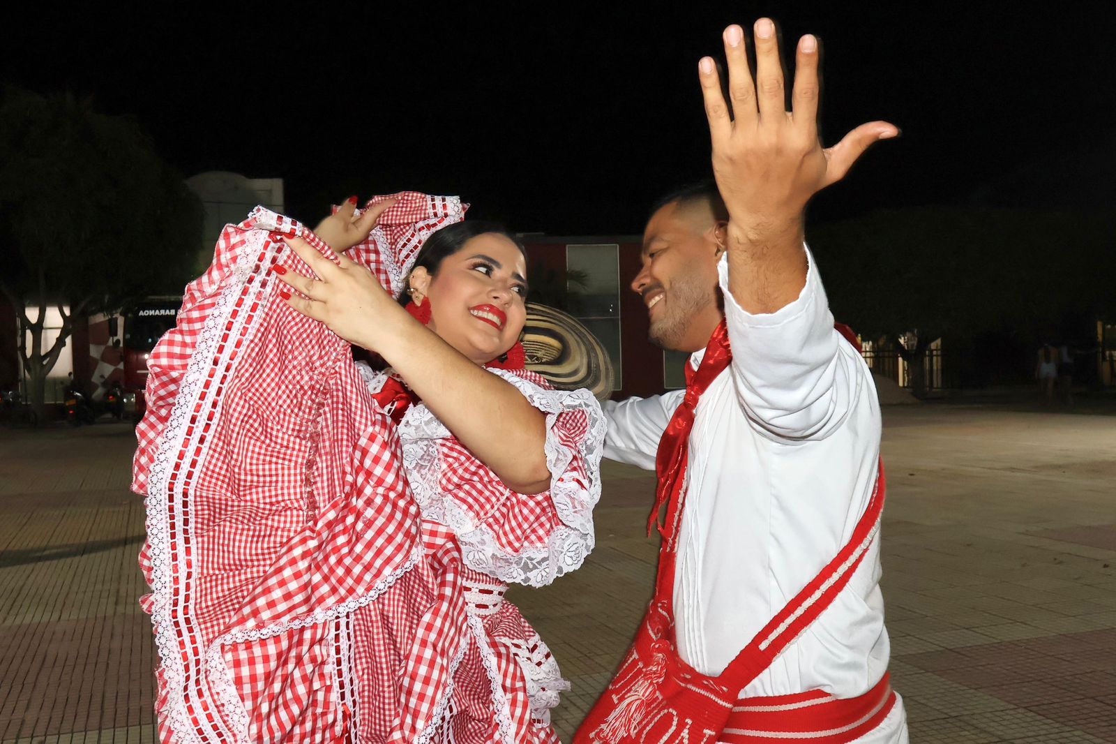 Pareja bailadora de cumbia Pareja bailadora de cumbia
