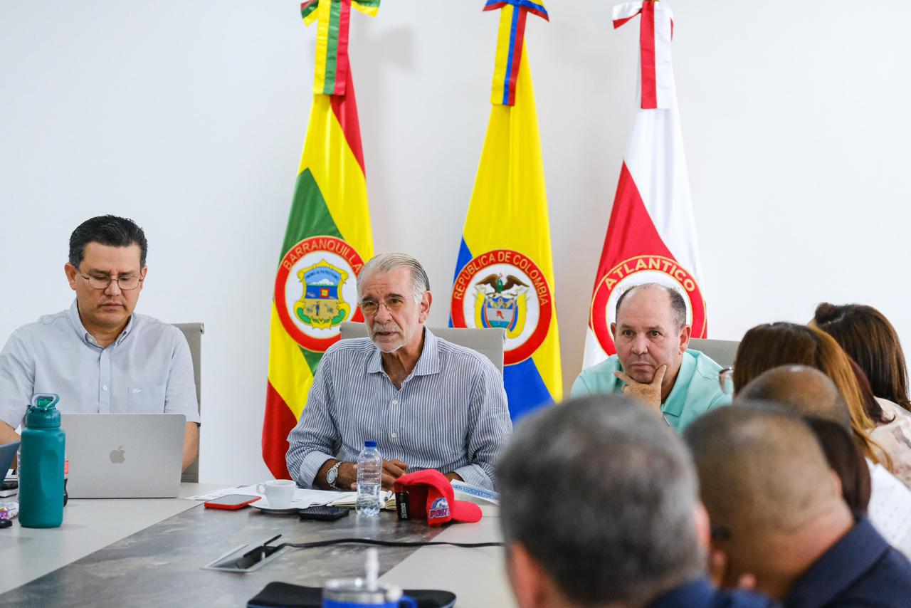 Gobernador Verano, junto al secretario de Salud y el equipo de IPS UNA Gobernador Verano, junto al secretario de Salud y el equipo de IPS UNA