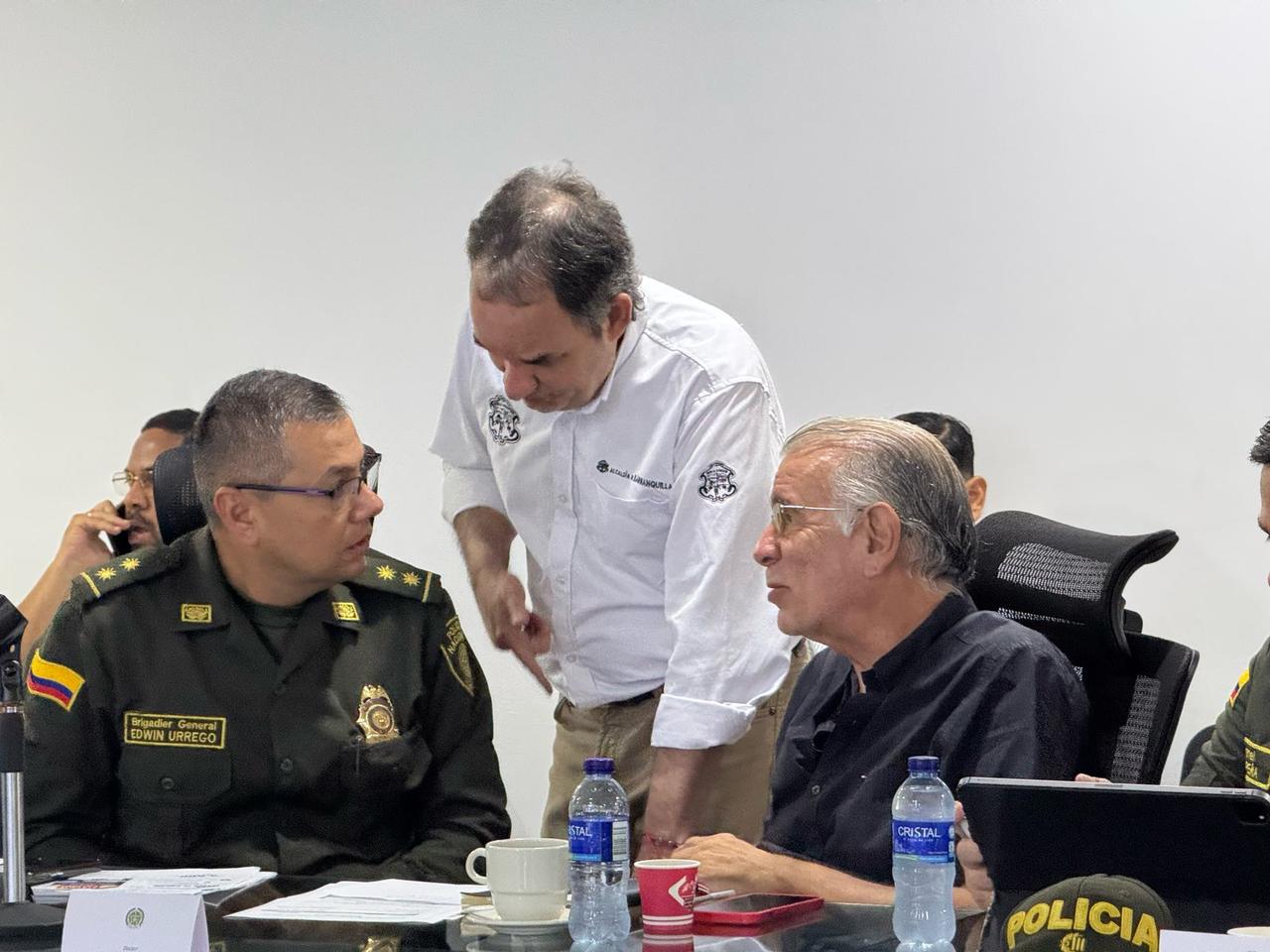 Gobernador y Comandante de la polícia en charla sobre marcha c32