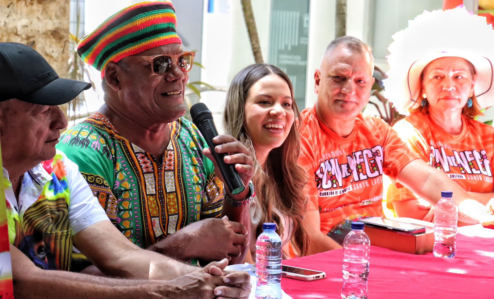 Comité organizador del Festival Son de Negro en Santa Lucía, A atlántico junto a la secretaria de Cultura departamental, Véronica Cantillo Comité organizador del Festival Son de Negro en Santa Lucía, A atlántico junto a la secretaria de Cultura departamental, Véronica Cantillo