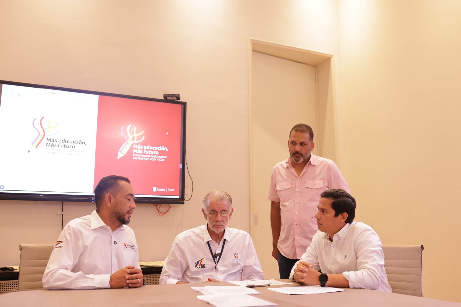Gobernador Verano junto al rector de la universidad del Atlántico, el alcalde de Polonuevo y el asesor de Educación Superior departamental Gobernador Verano junto al rector de la universidad del Atlántico, el alcalde de Polonuevo y el asesor de Educación Superior departamental