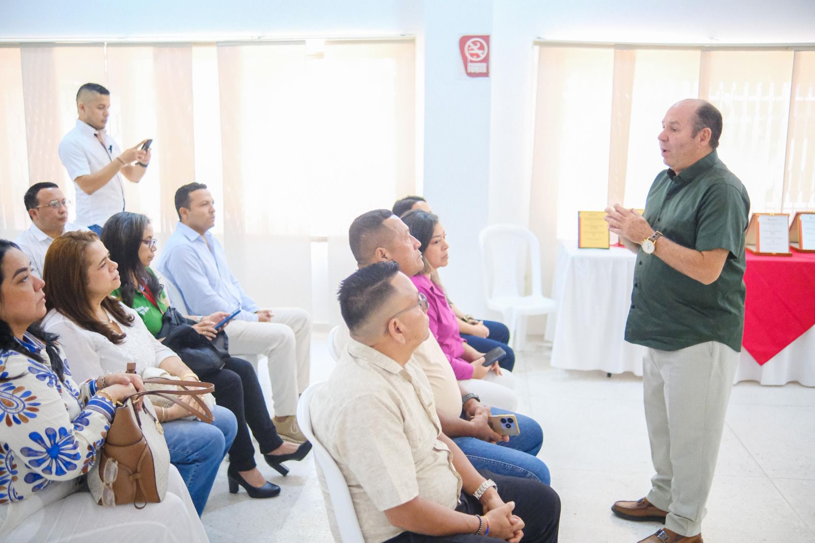 Secretario de Salud realizndo charlas sobre los donantes que salvan vidas con su sangre Secretario de Salud realizndo charlas sobre los donantes que salvan vidas con su sangre