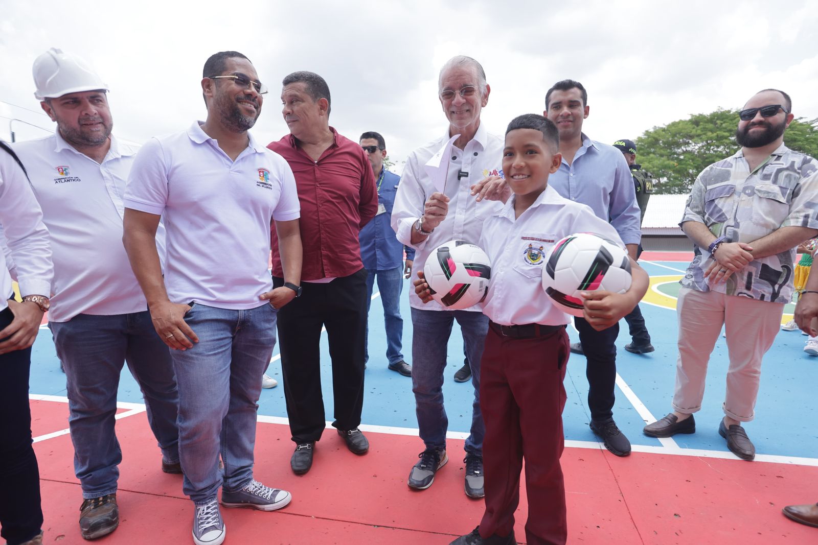Gobernador Verano en entrega de coelgios c53