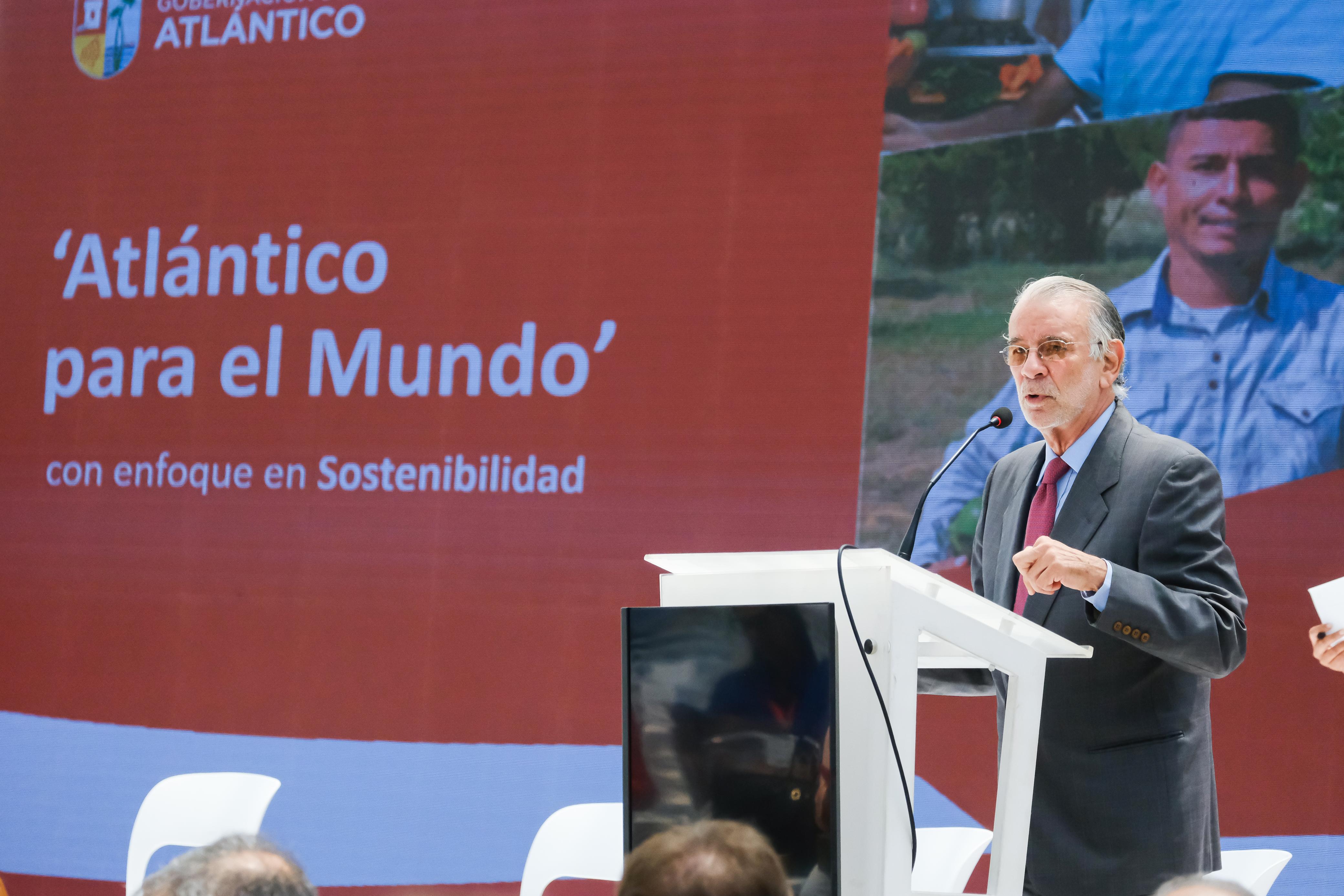 Gobernador Verano hablando c57