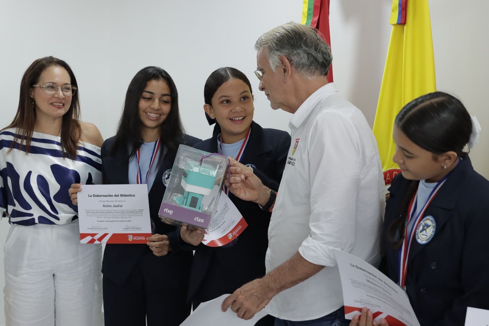 Gobernación del Atlántico exalta a la Escuela Normal Superior Santa Ana de Baranoa por dejar en alto el nombre del departamento en el Mundial de Ciencias y Tecnología Escolar