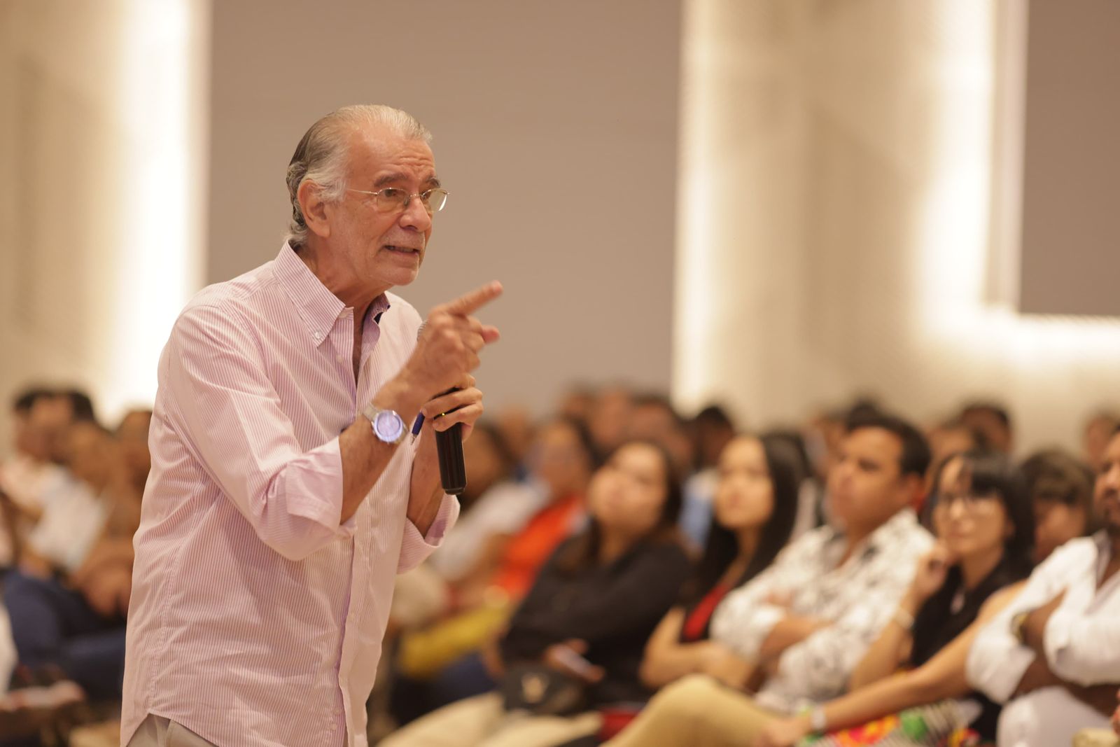 Gobernador Verano en inducción a estudiantes c69
