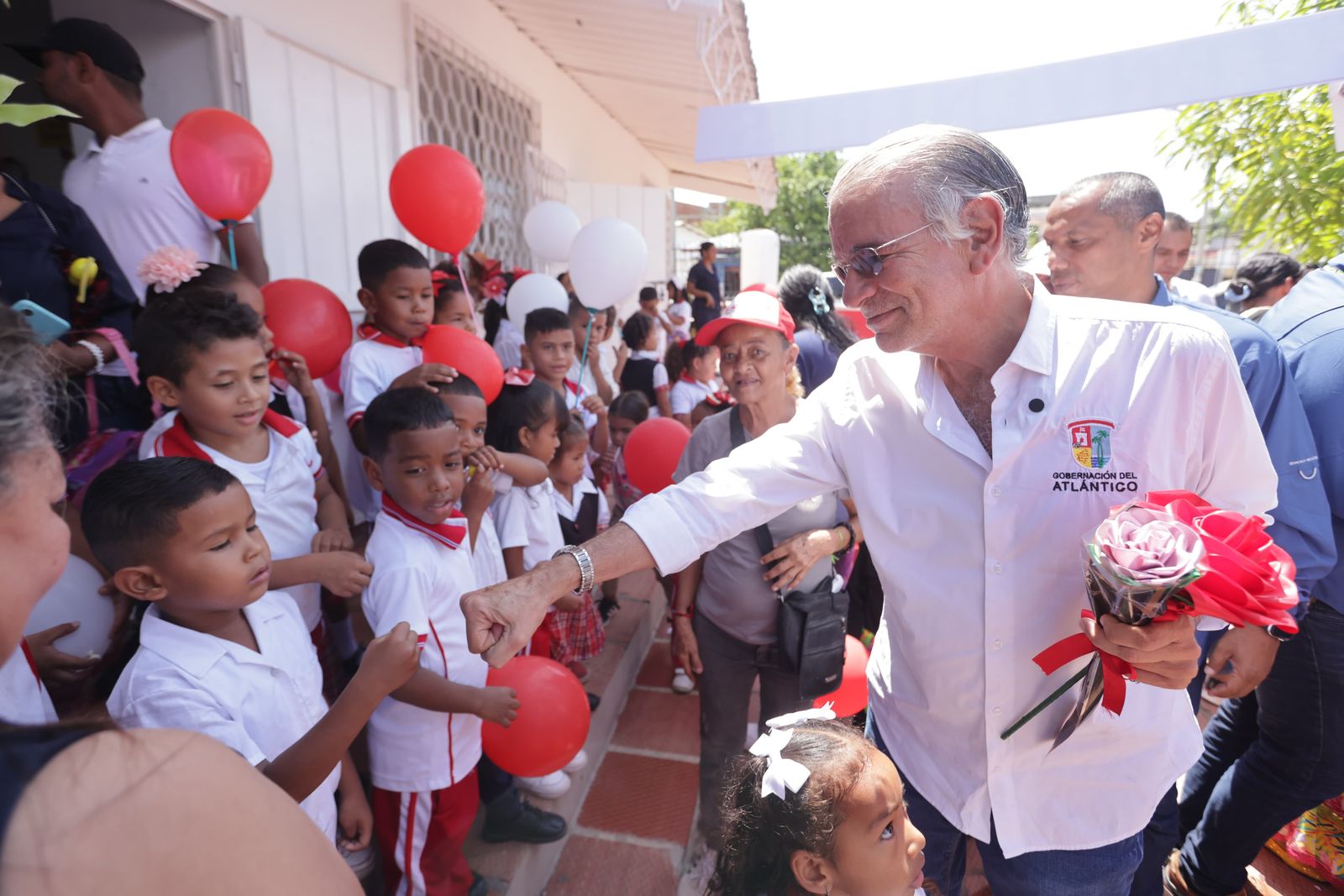 Gobernador Verano en entrega de obras en colegios del Atlántico c72