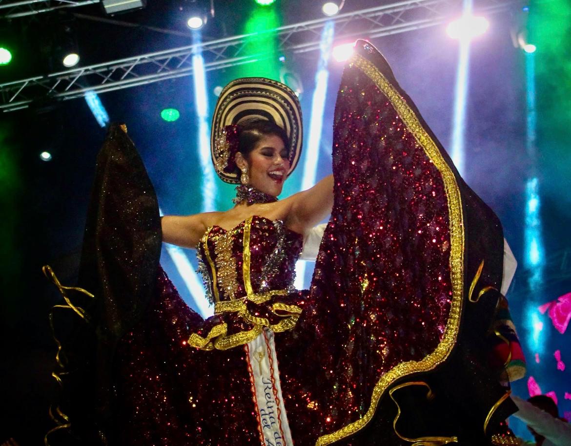 Con elegancia y donaire femenino, la cumbia brilla en el Sirenato Departamental del Atlántico