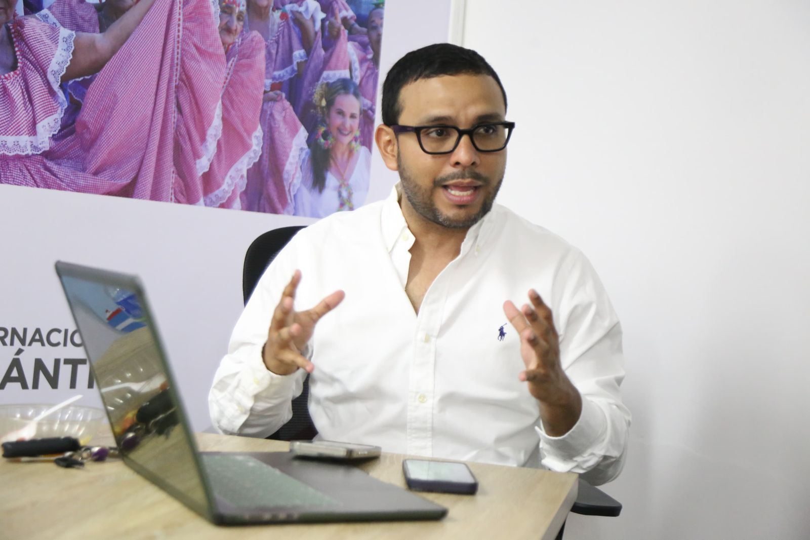 Gerente de Capital Social hablando c93