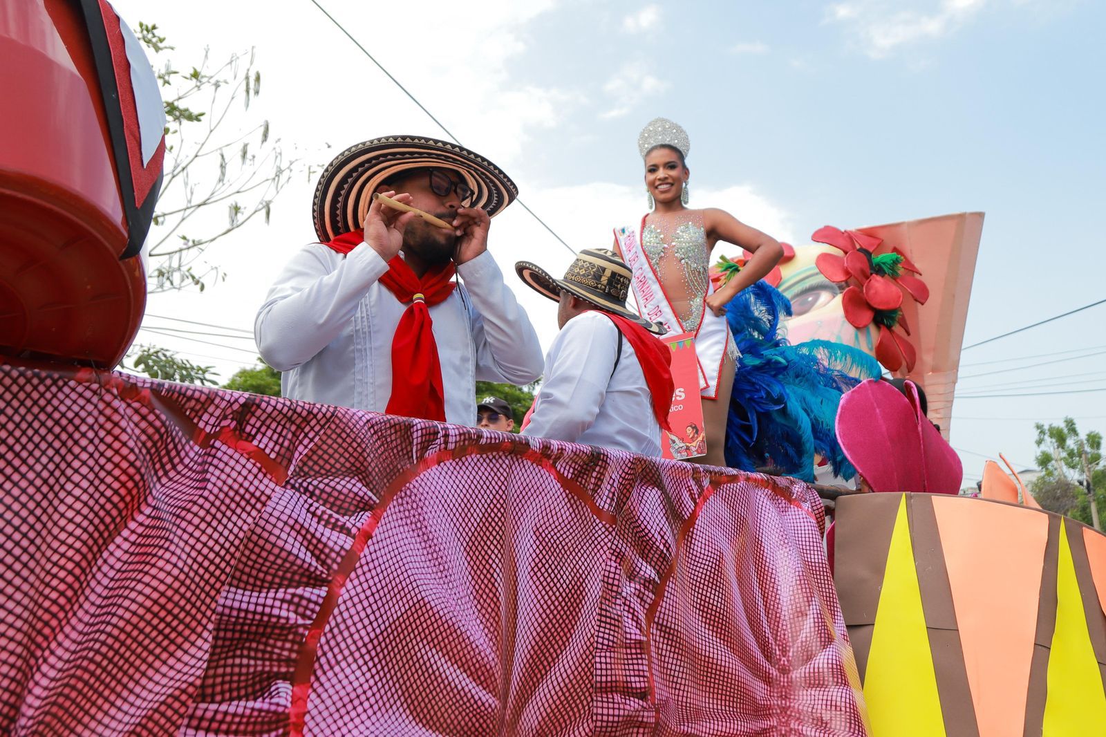 Reina del Atlántico en carnaval educativo c05