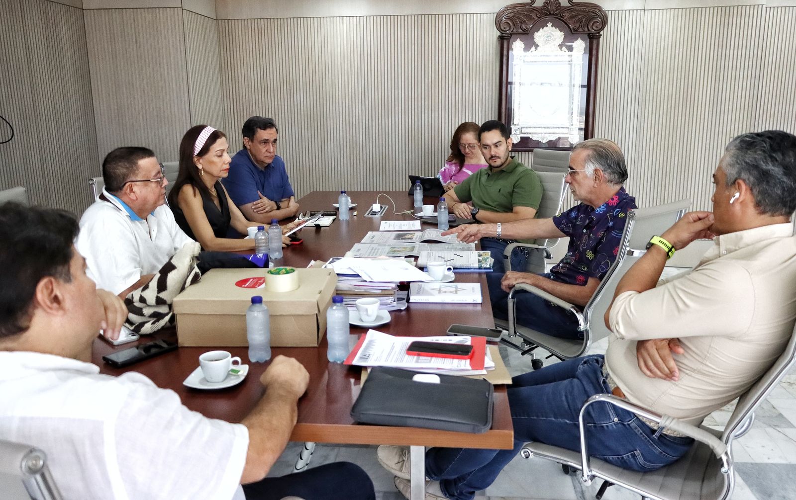 Gobernador Verano en reunion para bajar tarifas del Caribe c10