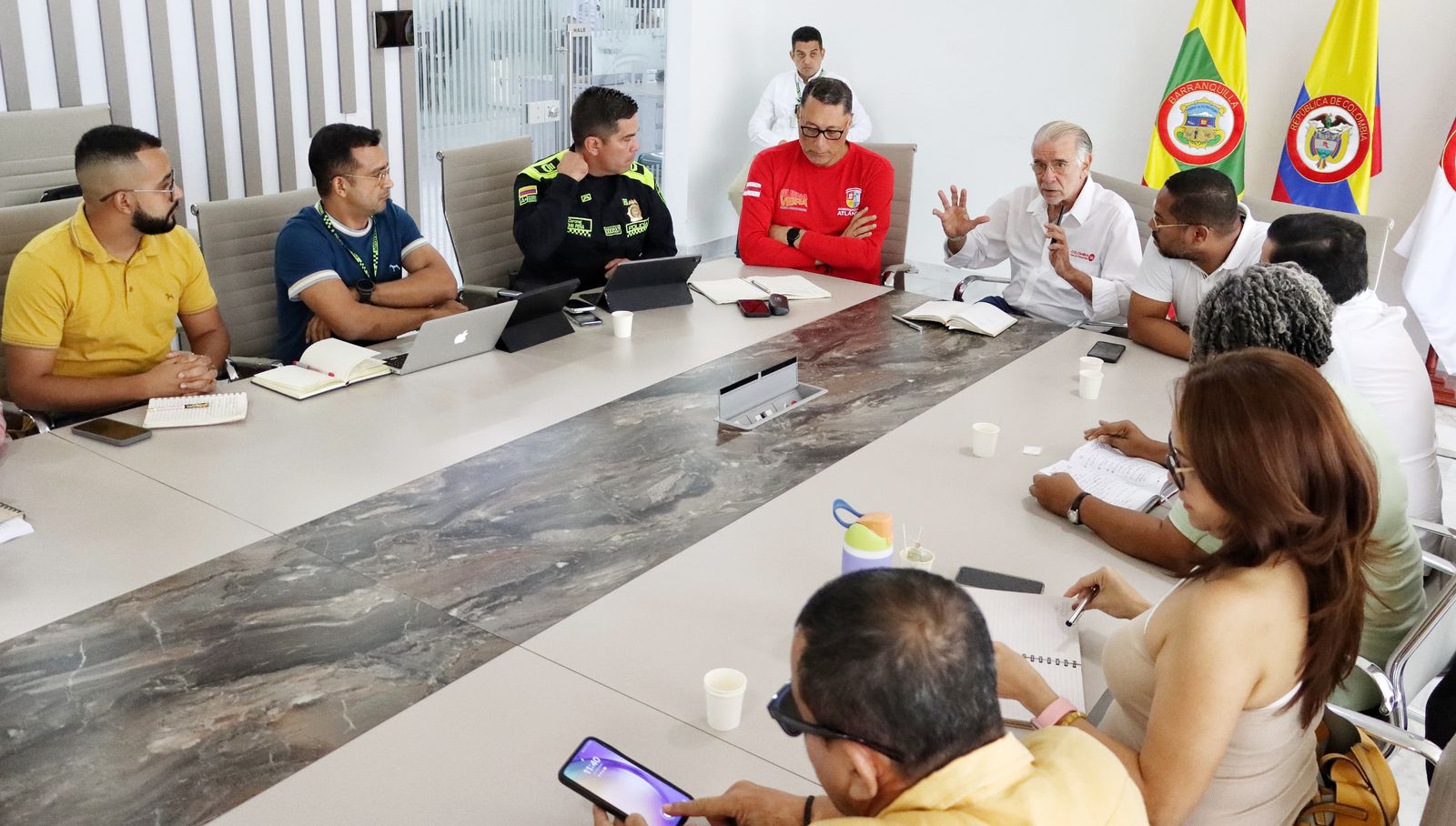Gobernador Verano en reunión con la ADEA c23