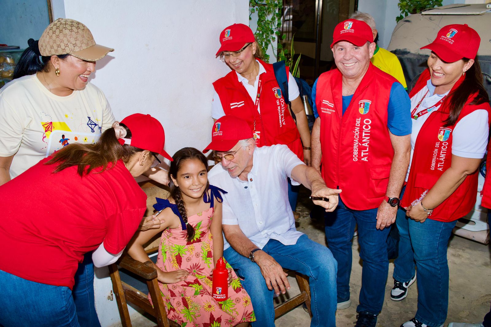 Casa a Casa, gobernador Verano llevó vacunas contra el dengue a niños y niñas en Malambo Casa a Casa, gobernador Verano llevó vacunas contra el dengue a niños y niñas en Malambo