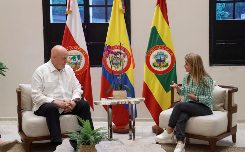 Fotografía de la gobernadora con Leontxo García