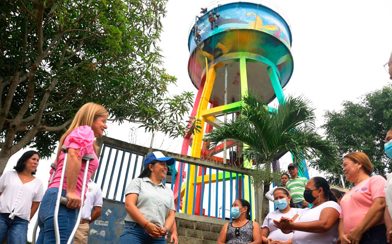 Fotografía gobernadora Elsa Noguera en el tanque elevado de Usiacurí