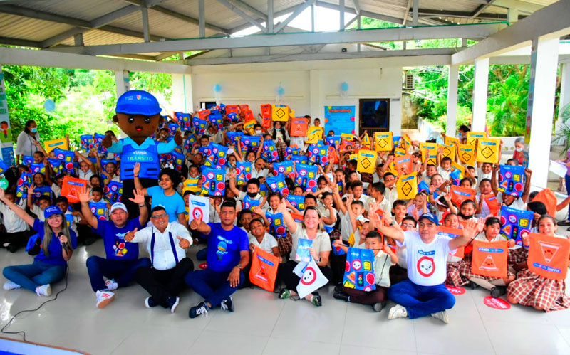 Fotografía de niños participantes de la campaña 'Viamis