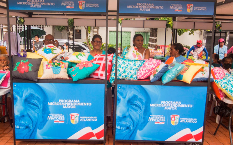 Fotografía de feria municipal de 'Microemprendimientos Mayores en Galapa