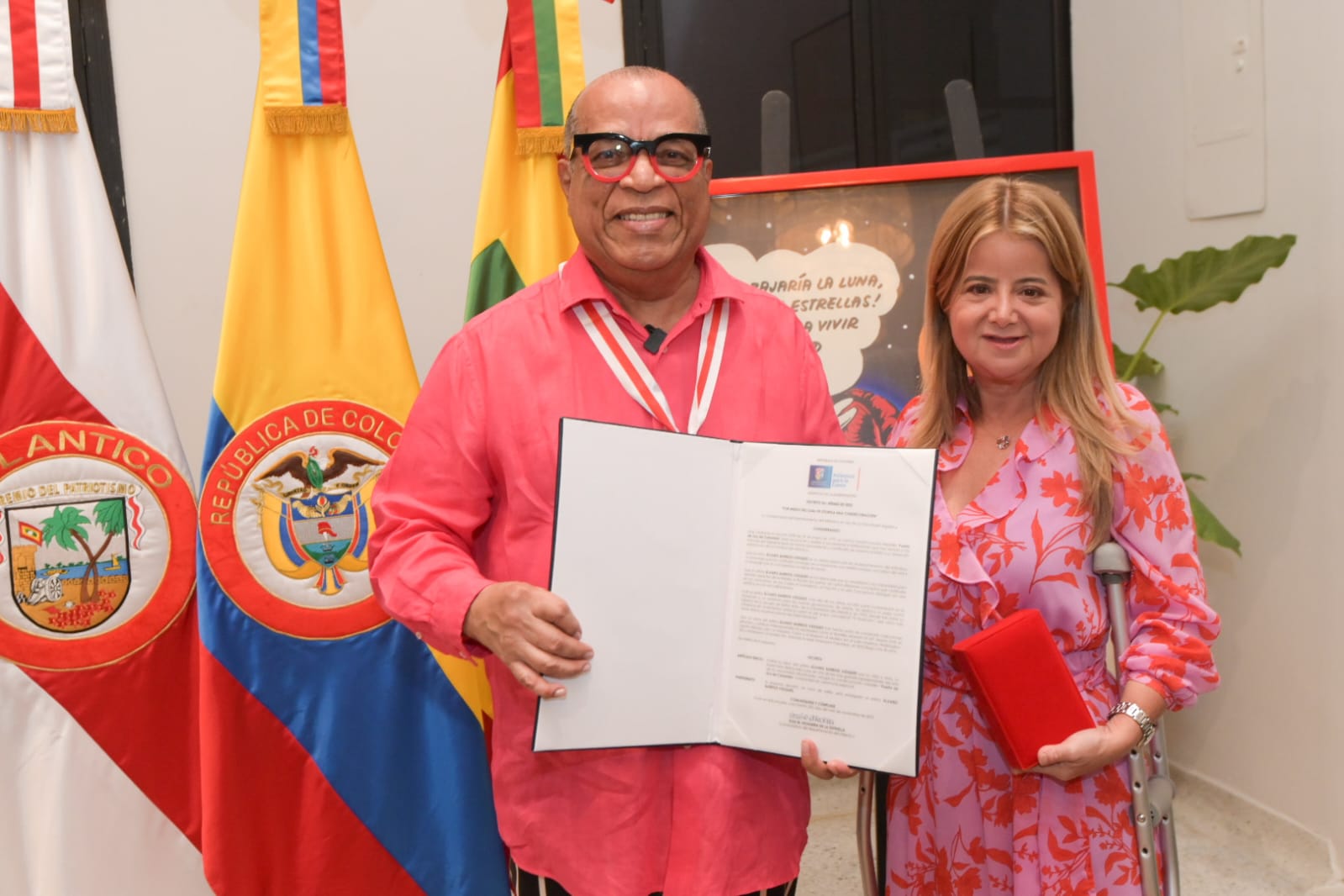 Atlantico maestro Alvaro Barrios con la medalla Puerta de Oro de Colombia