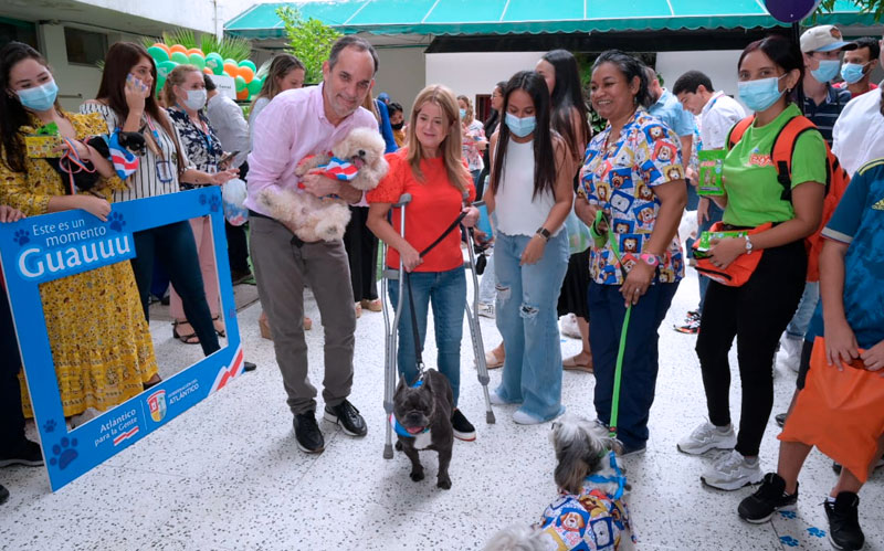 Fotografía de la gobernadora Elsa Noguera con su perro Luca