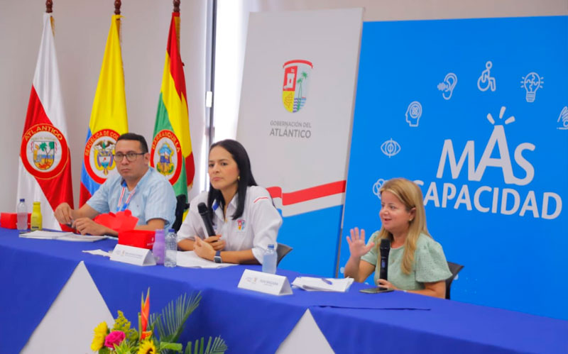 Fotografía de la gobernadora en el Comité Departamental de Discapacidad del 2022