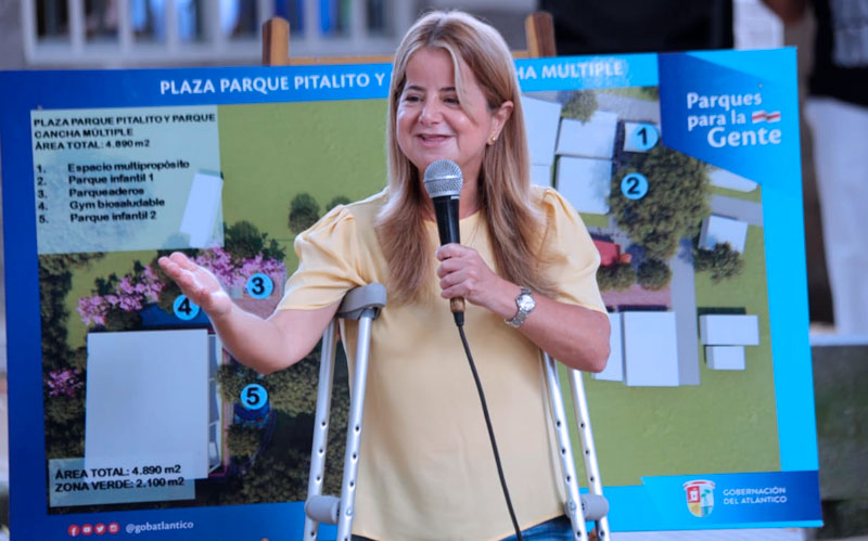 Fotografía gobernadora socializando proyecto Plaza Parque de Pitalito