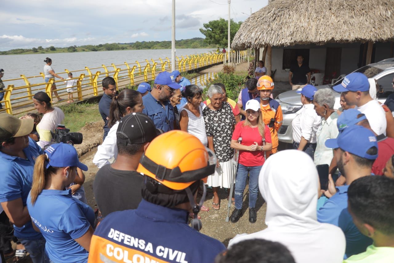 Atlantico entrego ayudas humanitarias a familias damnificadas