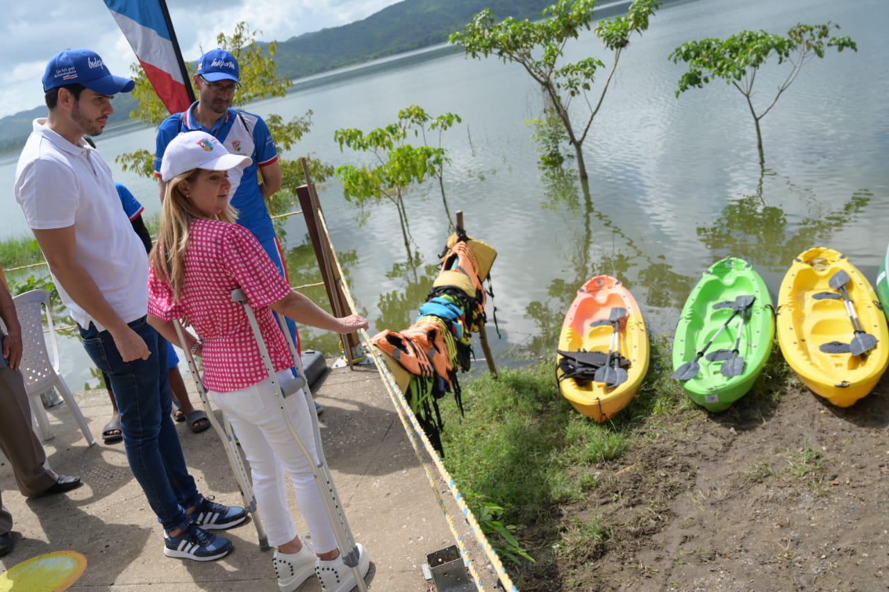 Atlantico Escuela de Canotaje en la Laguna de Luruaco
