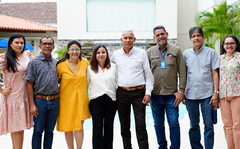 Fotografía de Catalina Ucrós con rectores